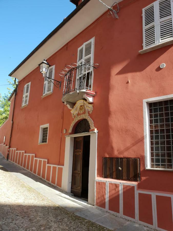 Апарт отель La Rocca Di Efisio Костильоле-д'Астри Экстерьер фото