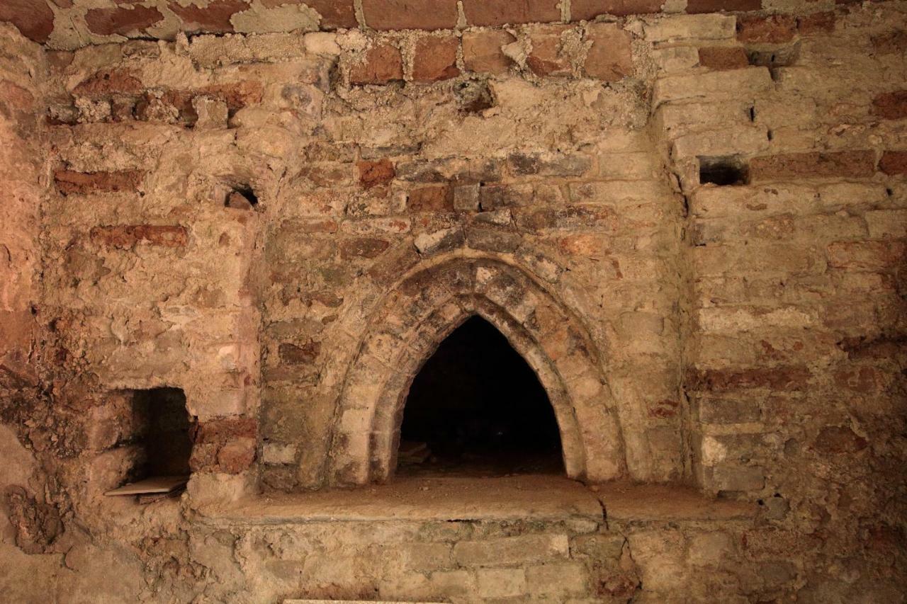 Апарт отель La Rocca Di Efisio Костильоле-д'Астри Экстерьер фото