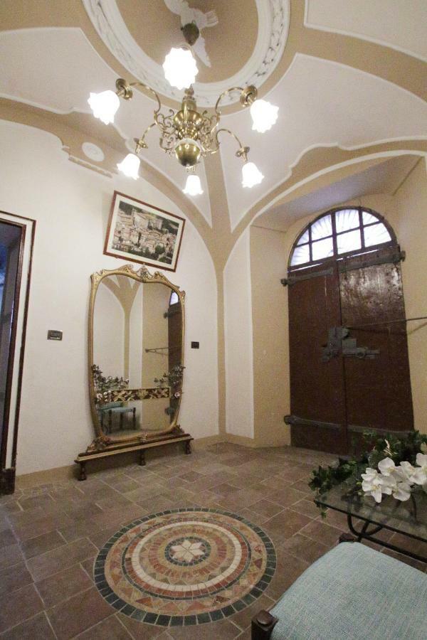Апарт отель La Rocca Di Efisio Костильоле-д'Астри Экстерьер фото